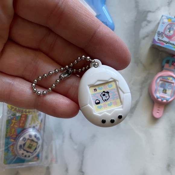 Bandai - Tamagotchi GASHAPON Keychain/badge LOT - Picture 8 of 11